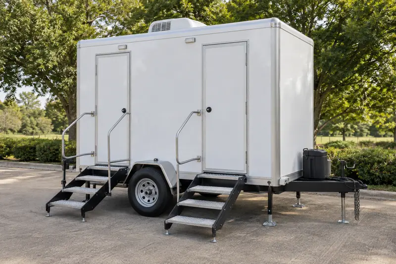 Restroom trailer with entrance steps